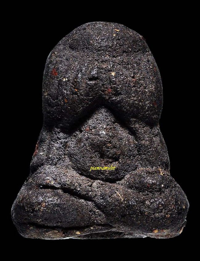 พระปิดตาสายใต้ เนื้อว่านผสมชันโรง ฝังตะกรุด หลวงพ่อน่วม วัดหลวงครู พ.ศ. 2517