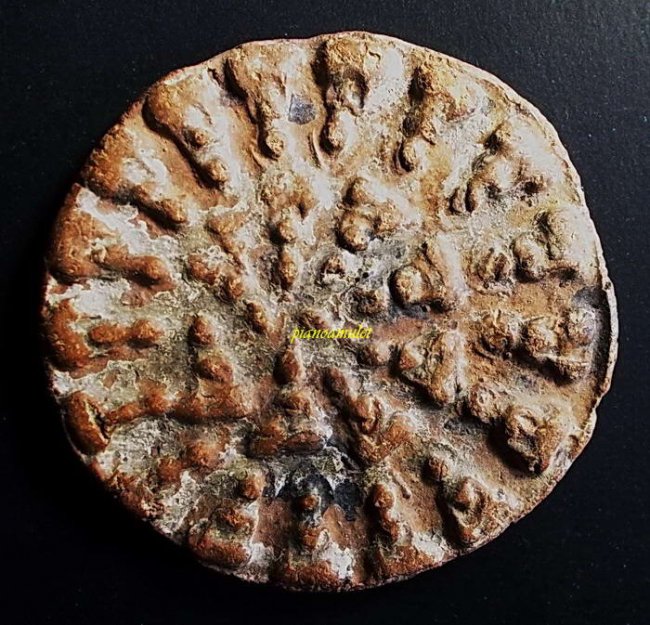 งบน้ำอ้อย พิมพ์พระเจ้า 25 พระองค์ เนื้อดิน กรุเตาทุเรียง สุโขทัย