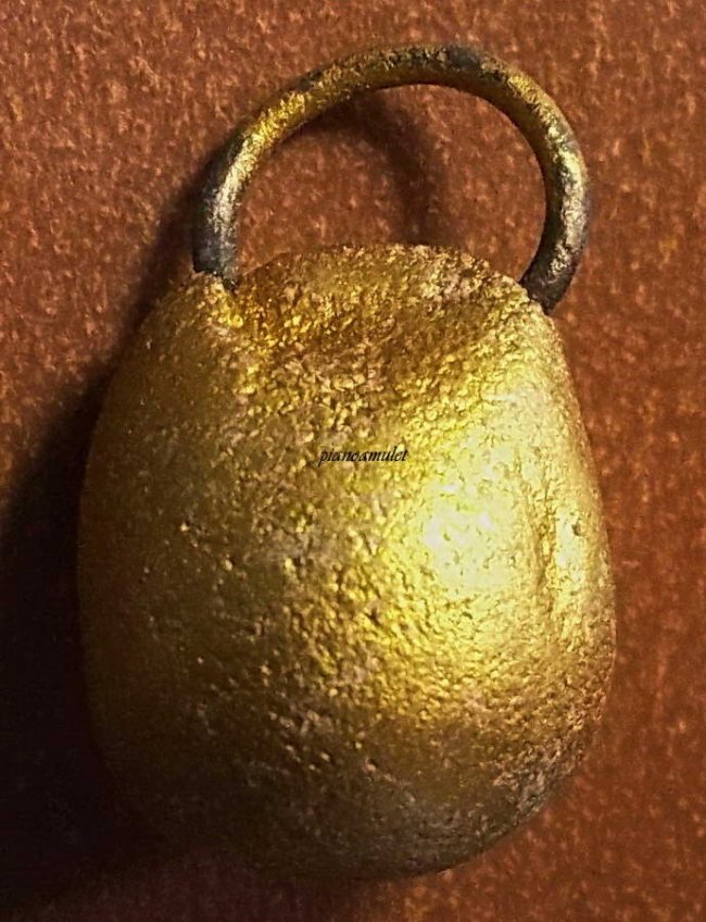 ลูกอมผงพรายมหาภูติแบบมีห่วง หลวงปู่ทิม วัดละหารไร่ ลูกอมผงพรายมหาภูติแบบมีห่วง หลวงปู่ทิม วัดละหารไร่