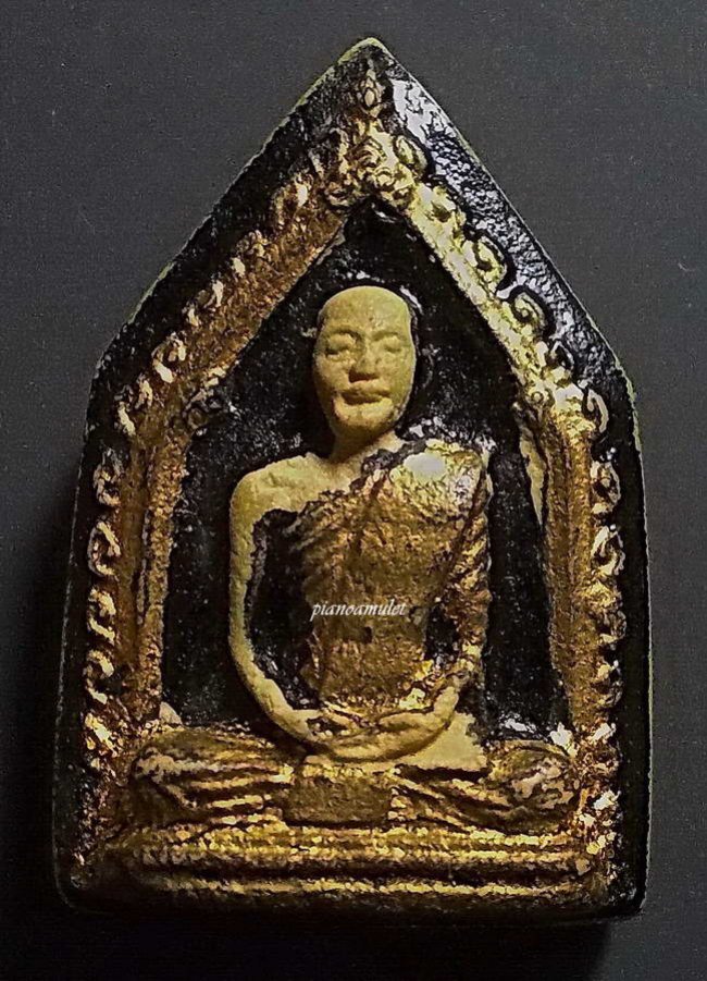 พระชุดไตรภาคีพิมพ์รูปเหมือน ท่านเจ้าคุณนรฯ ลงรักปิดทอง พิมพ์ใหญ่