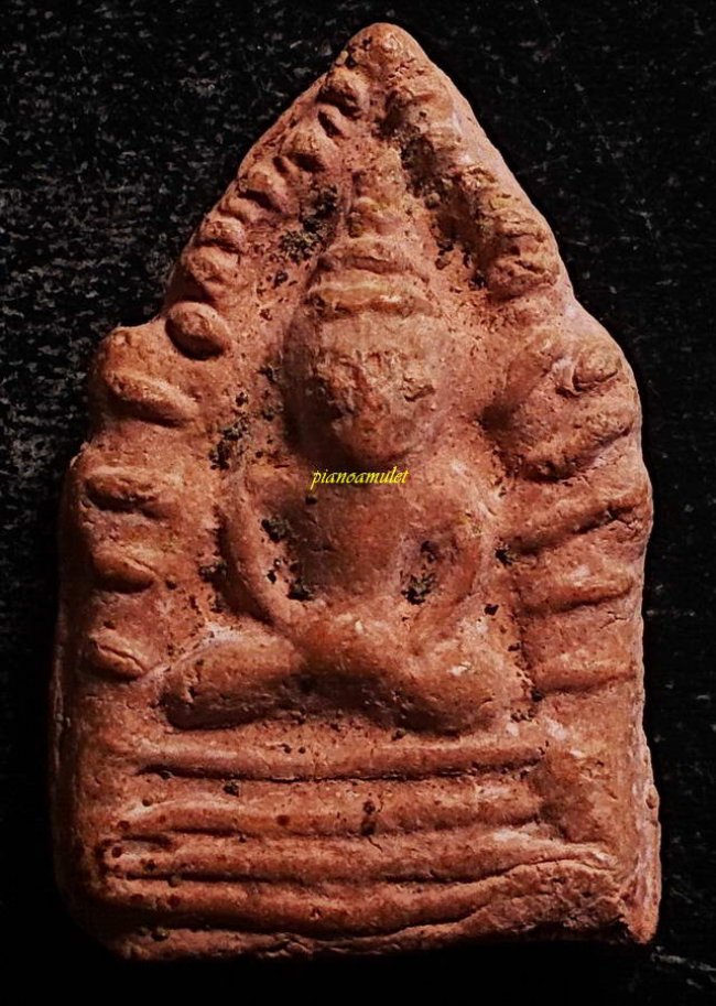 พระผงแดงสมาธิ ลพ.อิ่ม วัดหัวเขา สุพรรณบุรี 