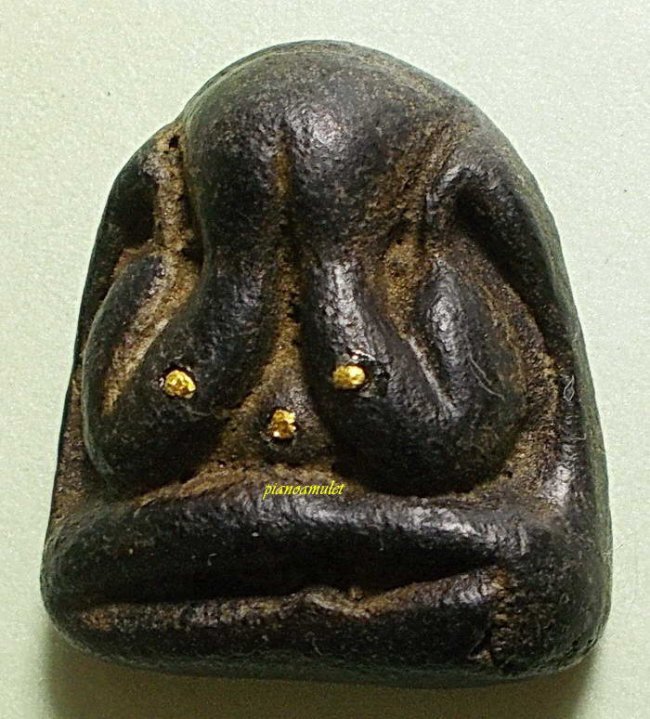 พระปิดตา หลวงพ่อแก้ววัดเครือวัลย์ พิมพ์ใหญ่หลังแบบฝังตะกรุดทองคำ