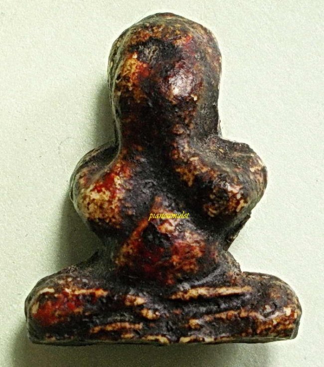 พระปิดตา พิมพ์เข่ากว้าง 2 จุด หลวงปู่กลิ่น จันทรังสี วัดสะพานสูง