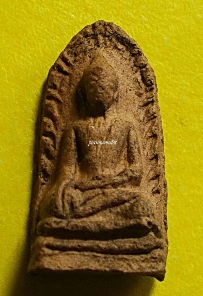 พระรอด เนื้อดิน วัดพระสิงห์ เชียงใหม่ ปี 2496