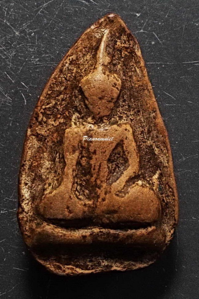 พระกำแพงกลีบบัว กำแพงเพชร