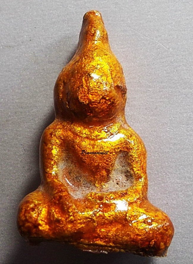 พระผงรูปเหมือนลอยองค์ หลวงพ่อทอง วัดเขาตะเครา จ.เพชรบุรี รุ่น"ทองไหล"