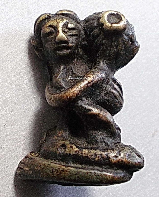 อิ้นเก่ามหาเสน่ห์ เนื้อสัมฤทธิ์