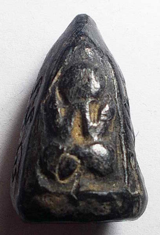 พระปิดตาพิชัยสามหน้าลงจารย์