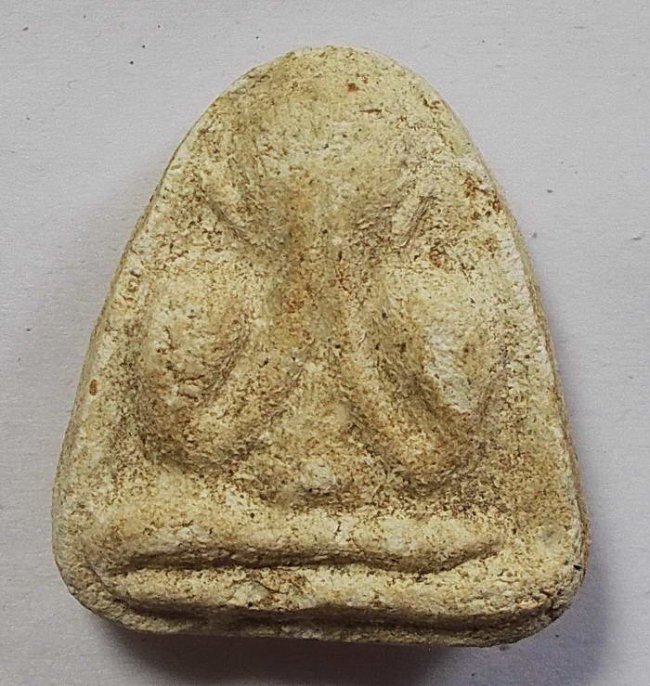 พระปิดตามหาลาภ เนื้อขาวบางขุนพรหม วัดประสาท ปี 2506