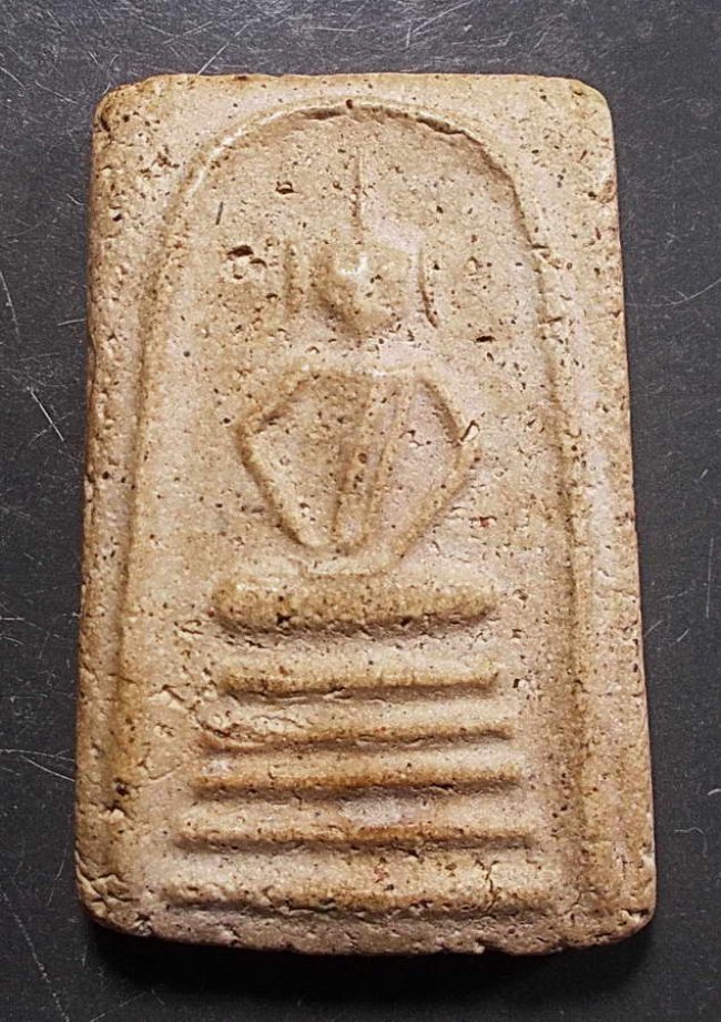 สมเด็จวัดเฉลิมพระเกียรติ พิมพ์ 5 ชั้น ซุ้มครอบแก้ว 