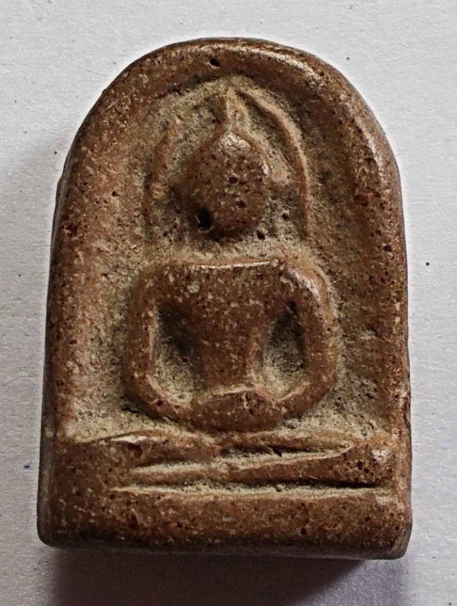 พระกำแพงซุ้มกอ พิมพ์ใหญ่ ไม่มีลายกนก 