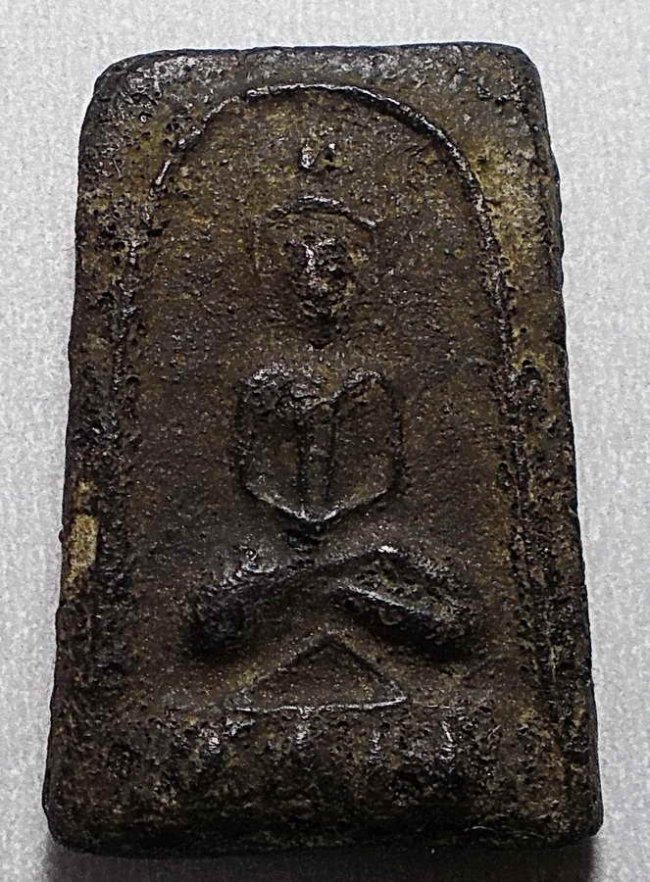 พระผงยาจุ่มรัก ลพ.สิน วัดบางกระดี่ หลังจารย์ พิมพ์สมาธิบัวชั้นเดียว พระผงยาจุ่มรัก ลพ.สิน วัดบางกระดี่ หลังจารย์ พิมพ์สมาธิบัวชั้นเดียว