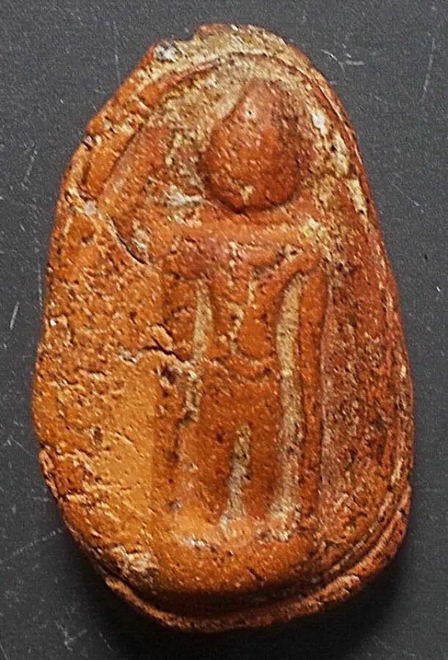 พระกำแพงเปิดโลก เนื้อดิน พิมพ์เม็ดทองหลาง