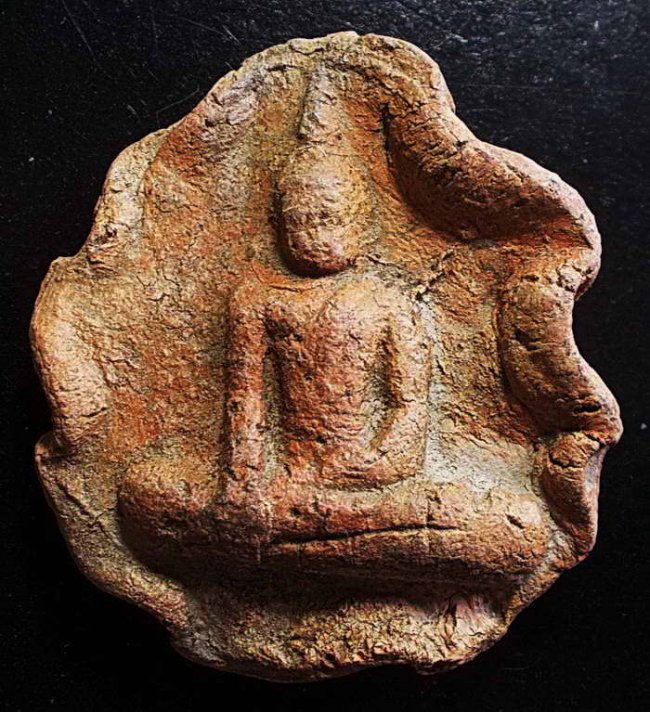 พระกรุเนื้อดินศรีวิชัย หลังกดก้างปลา