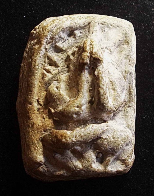 หลวงปู่เผือก วัดกิ่งแก้ว จ.สมุทรปราการ พิมพ์ปิดตารัศมีฐานบัว