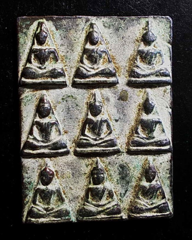 พระพิมพ์นางเก้า (เก้านางพญา) เนื้อตะกรุดโทน หลวงพ่อแทน วัดธรรมเสน (วัดแก้วฟ้า) จ.ราชบุรี 