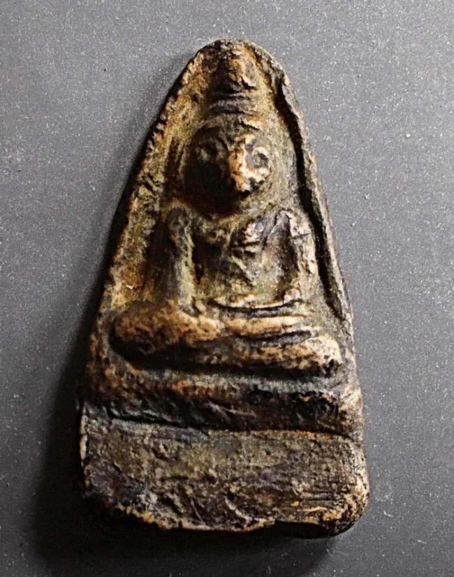 พระกรุวัดตะไกร อยุธยา กรุเก่า พิมพ์หน้าครุฑ