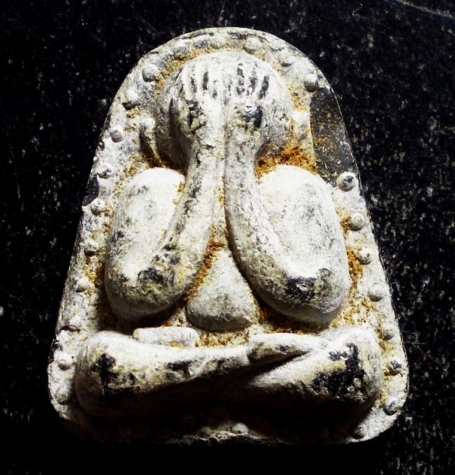 ปิดตาข้างเม็ด หลวงปู่เพิ่ม วัดกลางบางแก้ว เนื้อผง ปี พ.ศ.2511 ออกวัดท่าโป๊ะ จ.กาญจนบุรี ปิดตาข้างเม็ด หลวงปู่เพิ่ม วัดกลางบางแก้ว เนื้อผง ปี พ.ศ.2511 ออกวัดท่าโป๊ะ จ.กาญจนบุรี