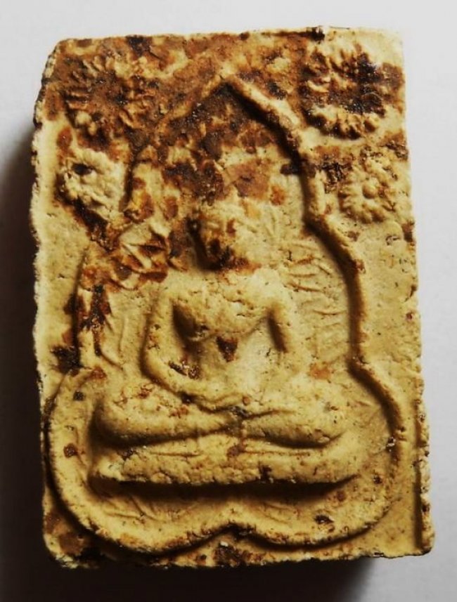 พระผงลป.เผือก วัดกิ่งแก้วหลังยันต์ ออกวัดสลุด ปี 2496