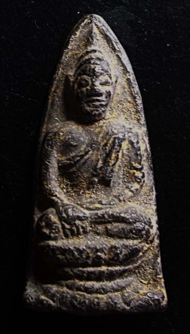 พระวัดยายเขียด รุ่นแรก พิมพ์ใหญ่นั่งพาน ปี 05 พระวัดยายเขียด รุ่นแรก พิมพ์ใหญ่นั่งพาน ปี 05