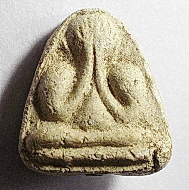 พระปิดตามหาลาภ ใต้ฐานอุดเทียนชัย วัดประสาท ปี 2506