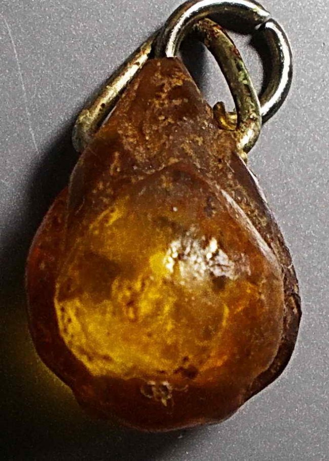 ลูกอมทองไหลรุ่นแรก พิมพ์ทรงดอกบัว หลวงพ่อทอง วัดเขาตะเครา ปี 2527 จ.เพชรบุรี 