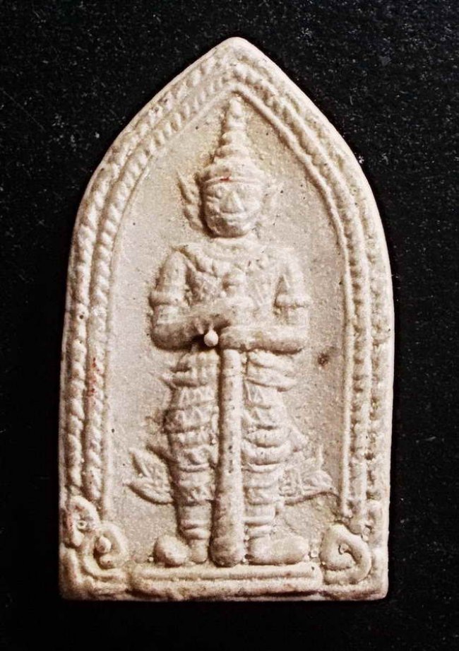 ท้าวเวสสุวรรณ อาจารย์อิฐ วัดจุฬามณี รุ่นแรก เนื้อผง ปี 33