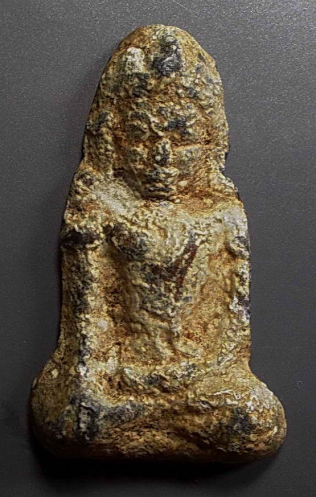 พระเทริดขนนก สนิมแดง กรเสมาสามชั้น เพชรบุรี