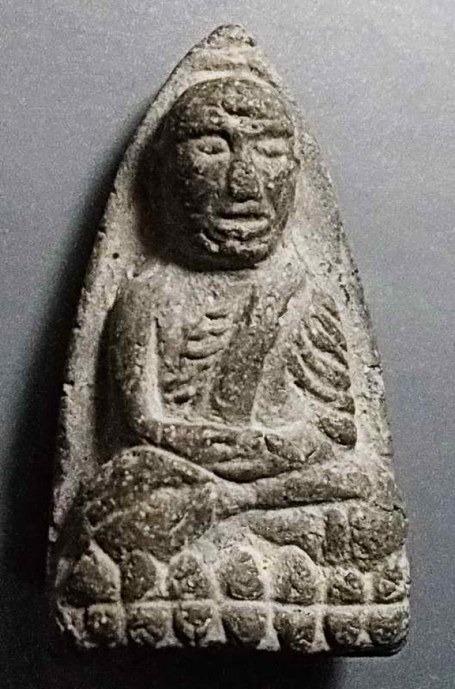 ลป.ทวด พิมพ์ใหญ่ ปลายแหลม เนื้อเทาดำ วัดประสาท ปี 06