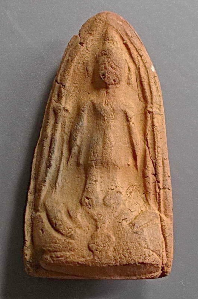 พระเนื้อดินยุคแรก พิมพ์เปิดโลก หลังยันต์ ลพ.กวย วัดโฆสิตาราม ชัยนาท