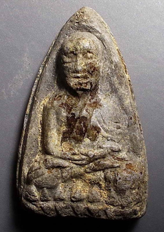 ลป.ทวด พิมพ์ใหญ่ ปลายแหลม เนื้อลังเม้ง วัดประสาท ปี 06