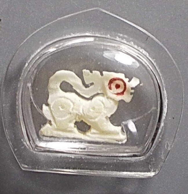  สิงห์สาริกา งาแกะ หลวงพ่อกวย วัดโฆสิตาราม จ.ชัยนาท รุ่นฝังลูกนิมิตร ปี 2521