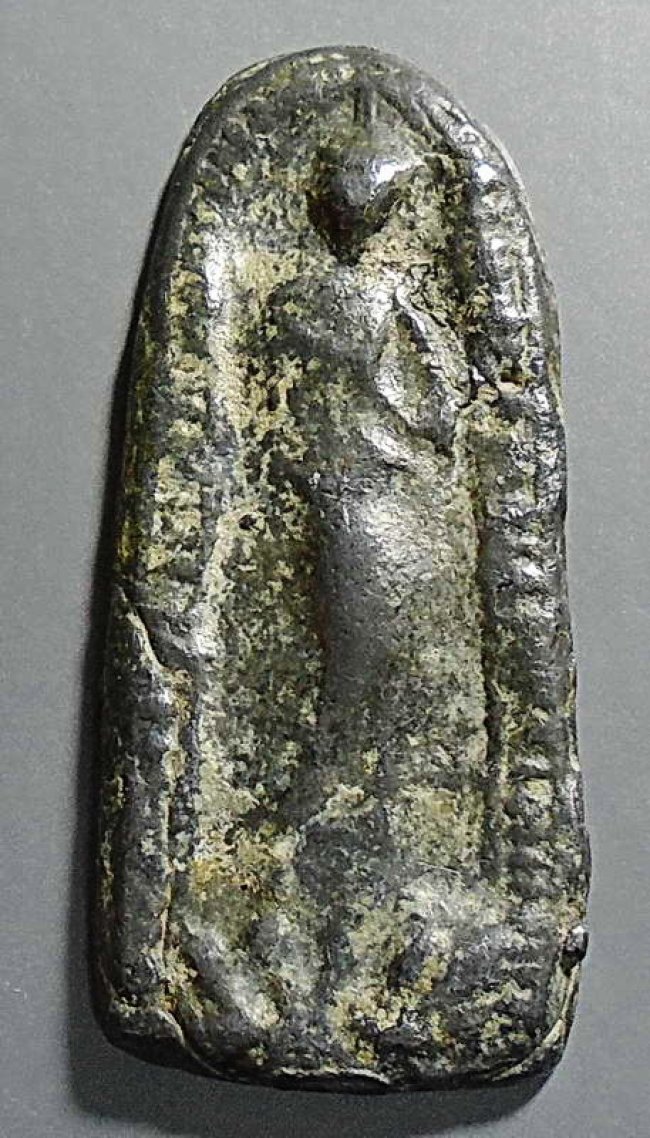 พระลีลากำแพงนิ้ว กรุวัดพระศรีรัตนมหาธาตุ สุพรรณบุรี