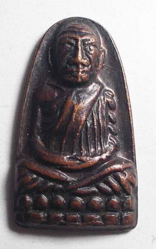 หลวงปู่ทวดหลังหนังสือ วัดช้างให้ ปี 08 พิมพ์ก้ามปู