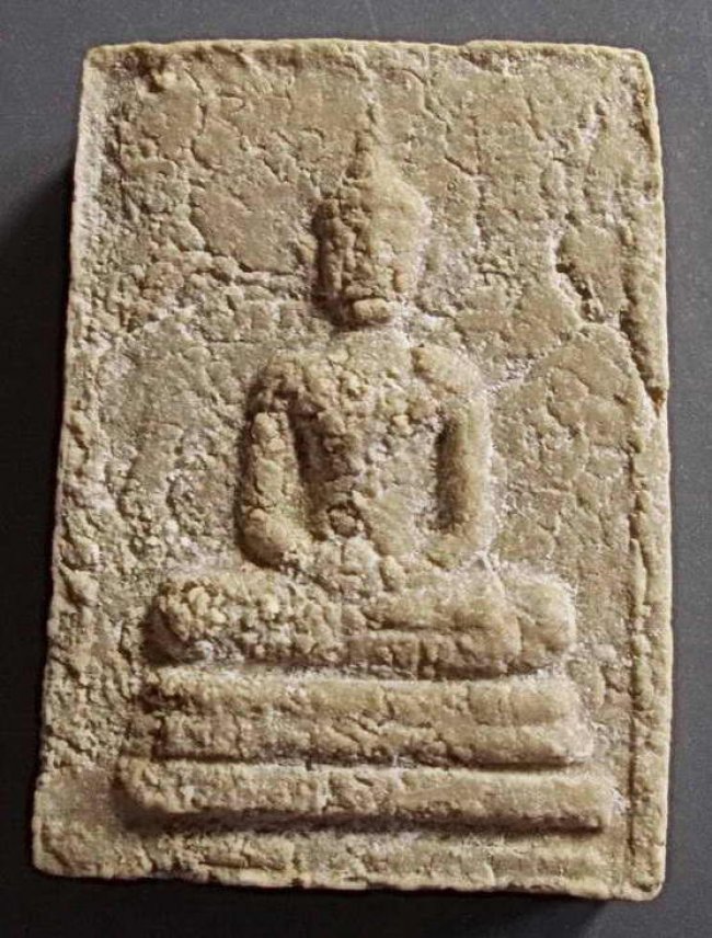 พระปางสมาธิ เนื้อผงน้ำมัน กรุวัดชนะสงคราม