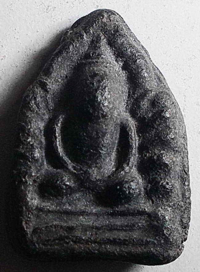 พระผงดำ หลวงพ่ออิ่ม วัดหัวเขา สุพรรณบุรี