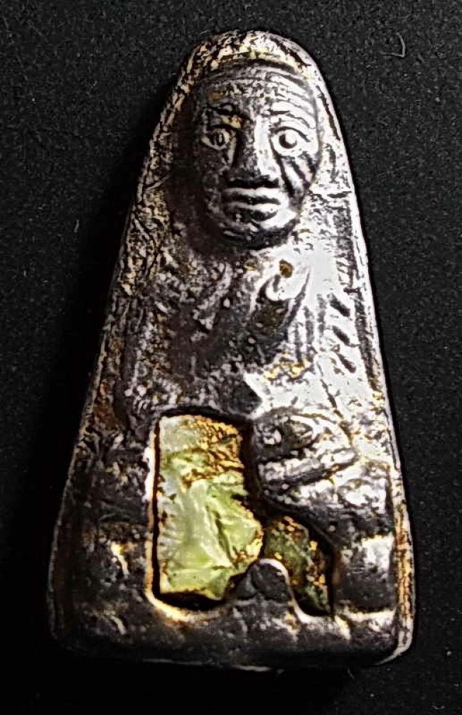 ลป.ทวดหลังตัวหนังสือ เนื้อตะกั่วฝังเขี้ยวหมาป่า ลพ.ดำ วัดกุฎี ปราจีนบุรี