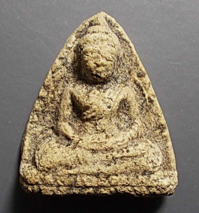 พระเนื้อผงกรุเก่า พิมพ์ลพ.โตปางสมาธิ