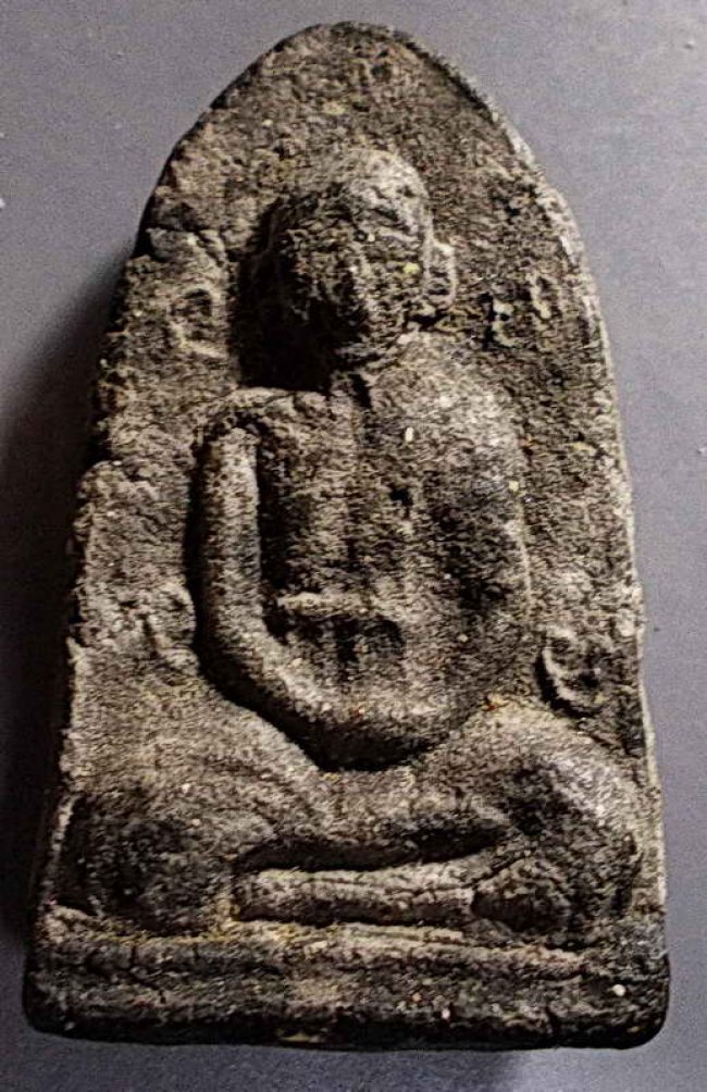 พระผงเล็บมือ รุ่นแรก หลวงปู่สุข วัดโพธิ์ทรายทอง