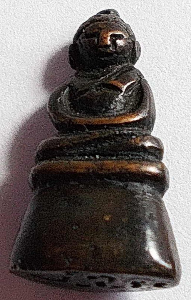 พระชัยวัฒน์องค์เล็ก ประจำ ร. 4 (หัวไม้ขีด) พิมพ์สมาธิ