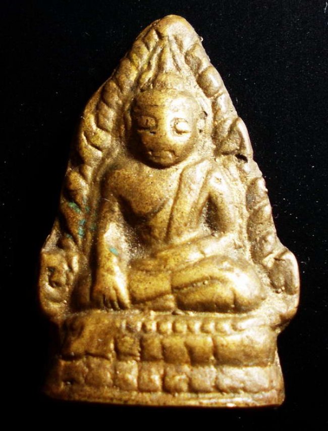 พระหล่อโบราณ หลวงพ่อเพชร วัดท่าหลวง