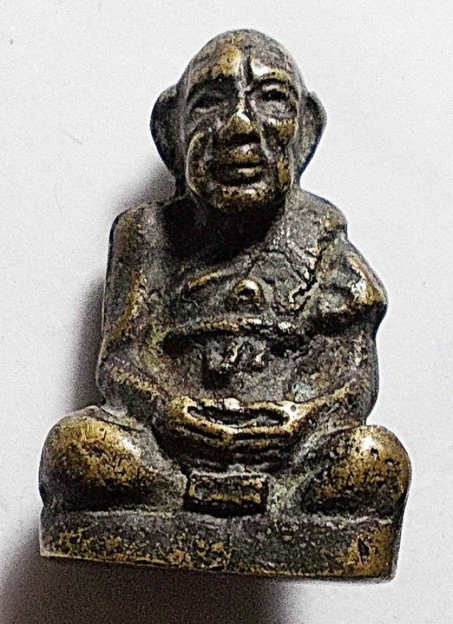 รูปหล่อหลวงปู่สุข วัดโพธิ์ทรายทอง พิมพ์หน้าบาก ปี 2512