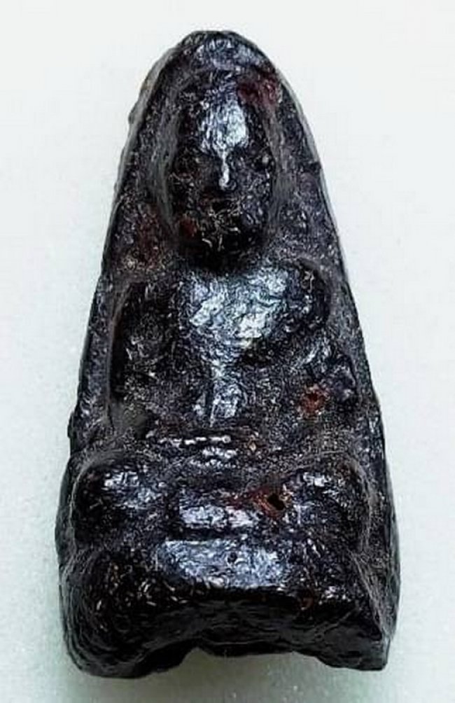 พระรูปเหมือน ลพ.ทองสุข วัดโตนดหลวง เนื้อครั่งโบราณหลังฝังตะกรุดเงิน