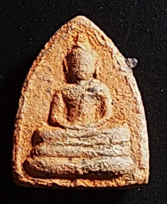 พระผงสารพัดดี อาจารย์ฝั้น อาจาโร พิมพ์สามเหลี่ยมจิ๋ว ปี 2517