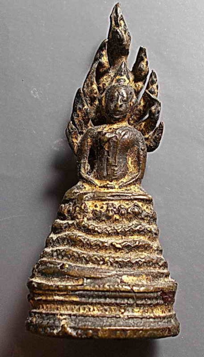 พระบูชาขนาดเล็ก พระรัตนทรงเครื่องปางนาคปรก ใต้ฐานดินไทย