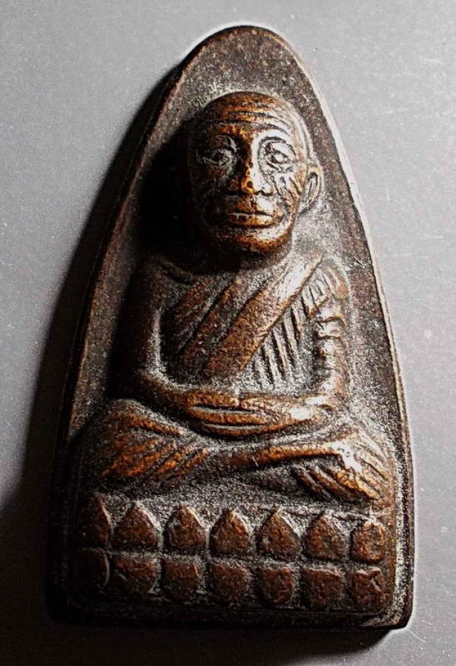 ลป.ทวด พิมพ์หลังหนังสือใหญ่ หน้าโบราณ วัดช้างให้ ปัตตานี ปี 2508 ลป.ทวด พิมพ์หลังหนังสือใหญ่ หน้าโบราณ วัดช้างให้ ปัตตานี ปี 2508