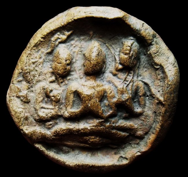 พระกรุเนื้อดิน ศิลปทวารวดี สมัยศรีวิชัย พิมพ์พระสาม