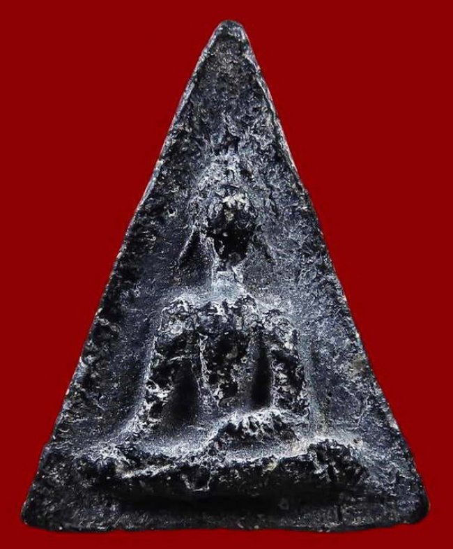 พระนางพญา เนื้อผงผสมกระดาษสา หลวงพ่อสาย วัดบางรักใหญ่ นนทบุรี ปี 2503 	