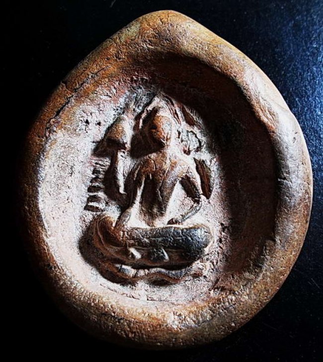 พระทวารวดี เนื้อดิน องค์ใหญ่