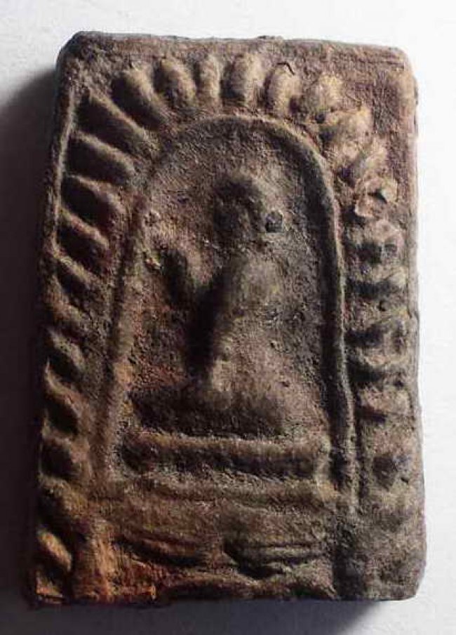 นางกวักเก่าเนื้อดินข้างขีด